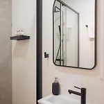 Liiiving In - Downtown Comfort House *