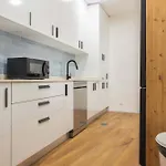 Liiiving In - Downtown Comfort House