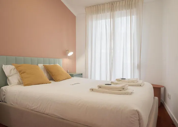 Liiiving In - Downtown Comfort House