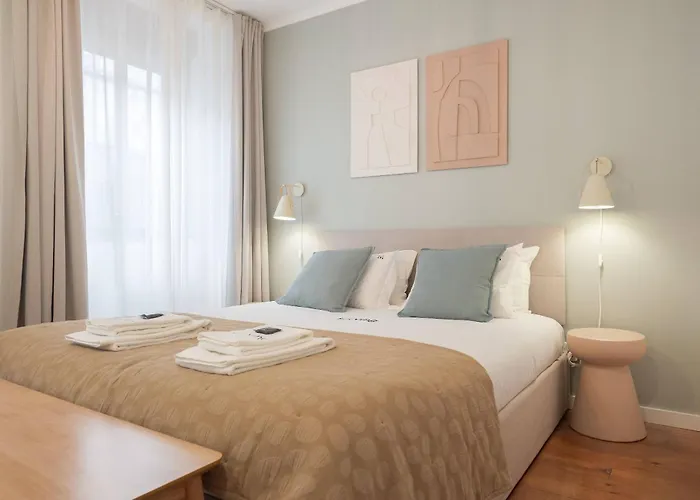 Liiiving In - Downtown Comfort House Nyaraló