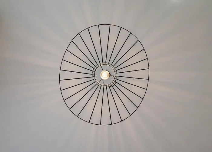 Liiiving In - Downtown Comfort House *