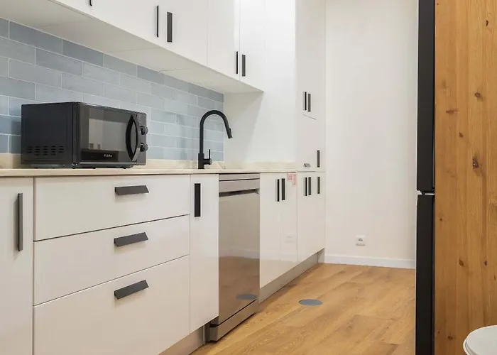 Liiiving In - Downtown Comfort House