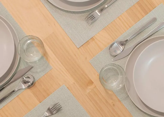 Liiiving In - Downtown Comfort House